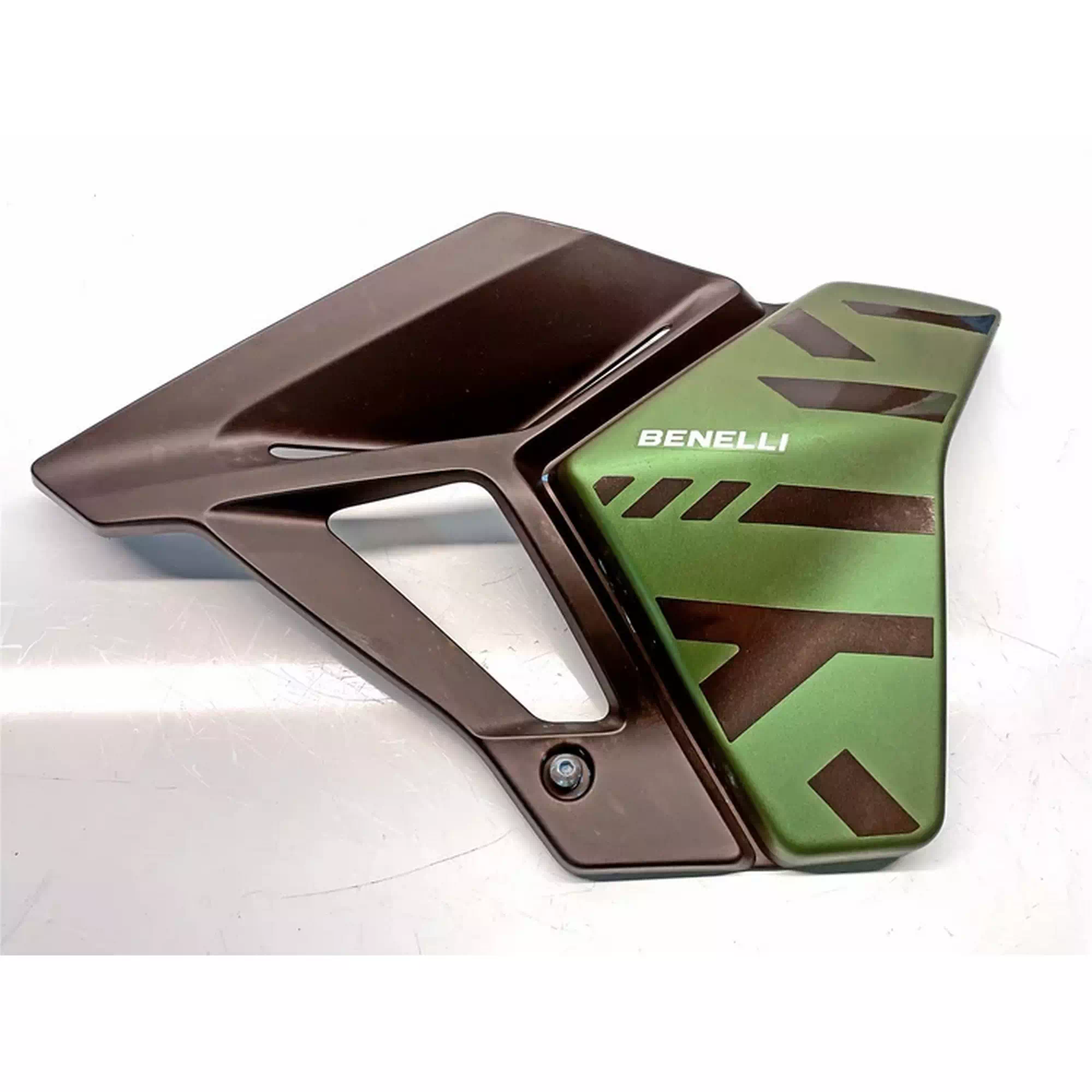 BENELLI TRK 702 X RADYATÖR MUHAFAZA DEKORU SAĞ YEŞİL #KM 88110